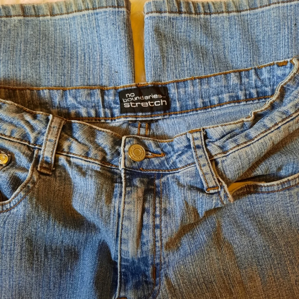 VINTAGE BOHO Floral Threaded Jeans - Picture 7 of 12